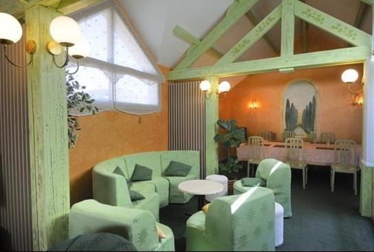 Logis Hotel De La Tour Masseret Экстерьер фото