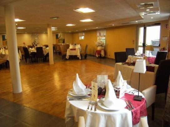 Logis Hotel De La Tour Masseret Экстерьер фото