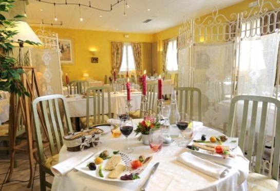Logis Hotel De La Tour Masseret Экстерьер фото