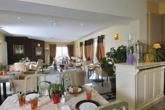 Logis Hotel De La Tour Masseret Экстерьер фото