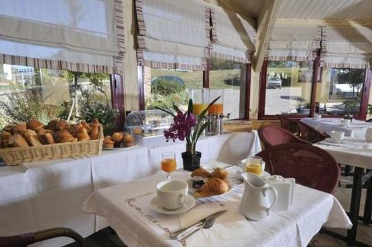 Logis Hotel De La Tour Masseret Экстерьер фото